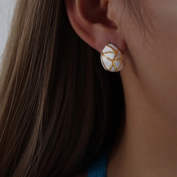 18K Gold Plated White Enamel Stud Earrings*Chunky Mini Hoops*ML - Picture 1 of 5